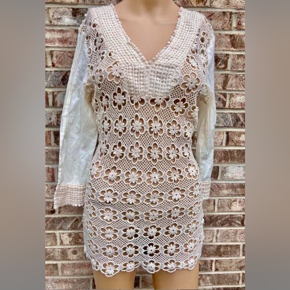 White Floral Crochet Overlay Boho Top - Picture 2 of 8